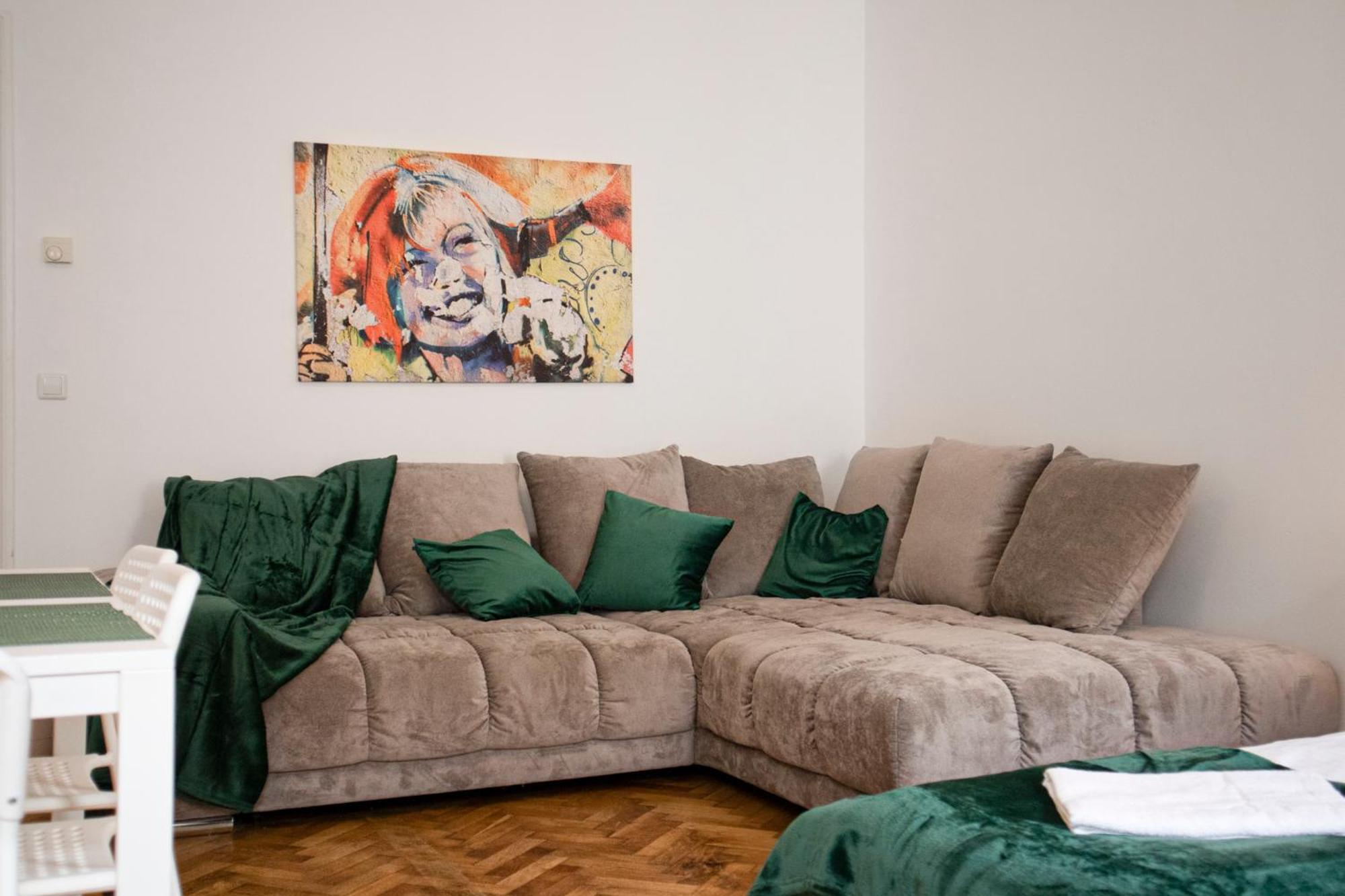 Prime Location & Peaceful Shared 2 Bedroom Apt With Backyard Bécs Kültér fotó
